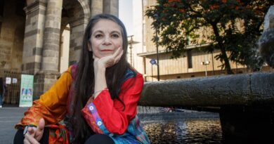 AFIRMA QUE LETRAS REVELAN CICATRICES