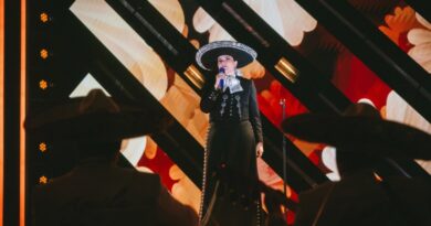 CON NUEVO DISCO, CAMILA FERNÁNDEZ HONRA EL LEGADO VERNÁCULO