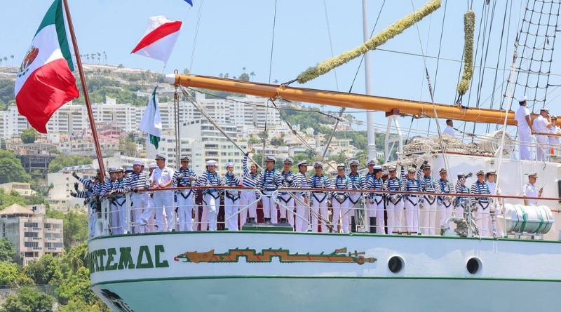 DESPIDEN AL BUQUE CUAUHTÉMOC CON EVELYN SALGADO