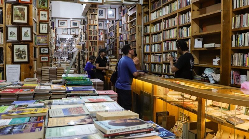 CÓMO LAS LIBRERÍAS DE VIEJO RESISTEN