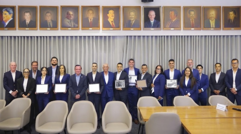LOS ÁRBITROS MUNDIALISTAS SON RECONOCIDOS POR LA FMF