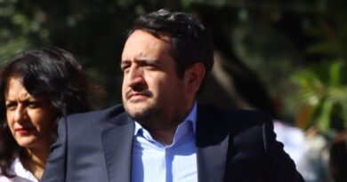 PRESUME JOSÉ RAMÓN LÓPEZ VISITA A TIENDA EN EU