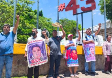 SEGÚN PADRES DE LOS 43, AGUIRRE NO CARGA TODA LA RESPONSABILIDAD
