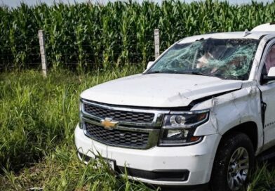 SENADORA BAÑUELOS: CAMIONETA CON SUS COLABORADORES SE VUELCA