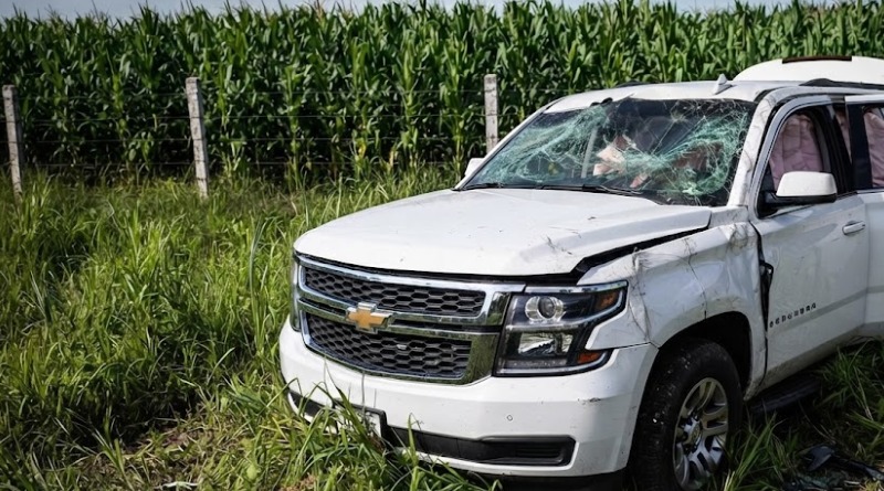 SENADORA BAÑUELOS: CAMIONETA CON SUS COLABORADORES SE VUELCA
