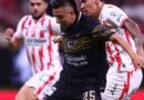 CHIVAS TRIUNFA CON AYUDA DE NECAXA