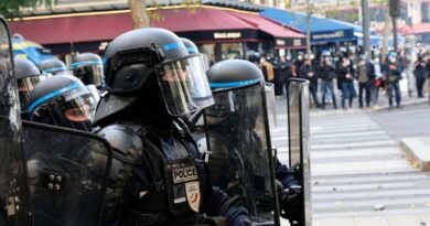 CRECEN PROTESTAS EN FRANCIA; HAY SAQUEOS